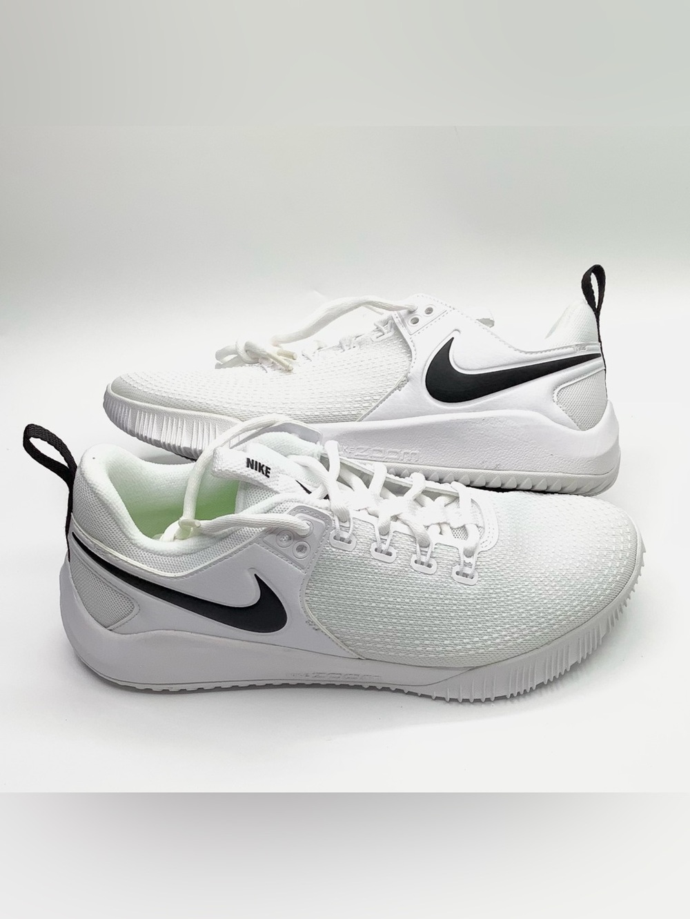 Nike Women’s Zoom Hyperace 2 Athletic Volleyball Shoes in White & Black - NWT